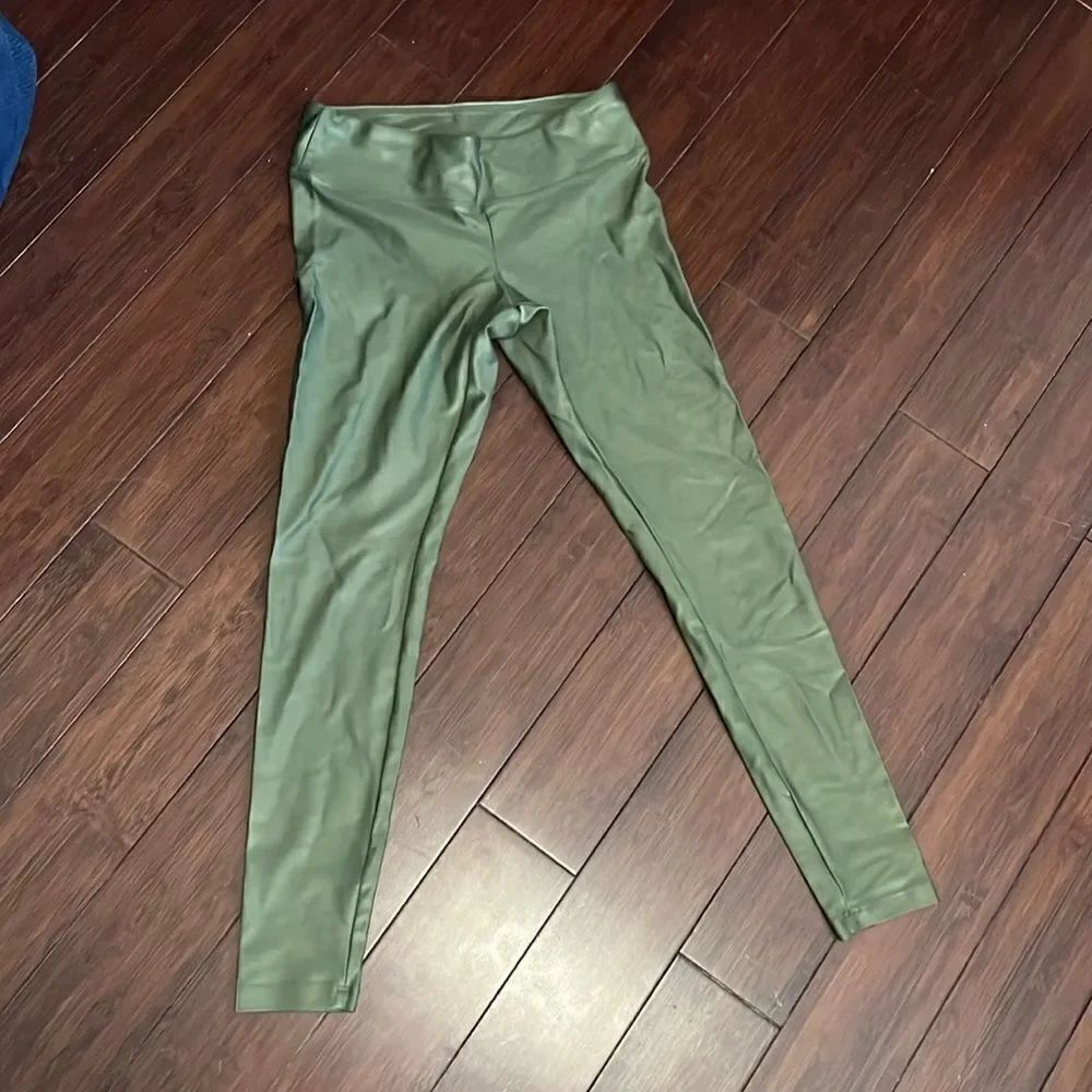 KORAL - High Rise Capri Legging - LIKE NEW - Size Medium
